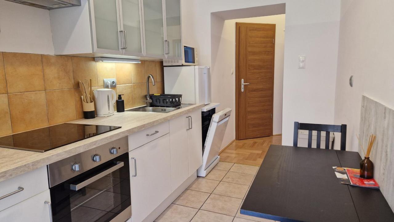 בודפשט Halasz 2-Bedroom Apartment Near Castle, Free Public Parking Nearby מראה חיצוני תמונה